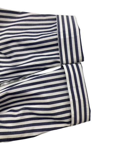 La boutique BonBon（ラブティックボンボン）La boutique BonBon (ラブティックボンボン) ストライプクロップドシャツ ネイビー サイズ:Free 未使用品の古着・服飾アイテム