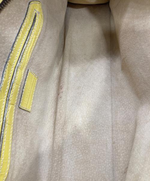 J&M DAVIDSON（ジェイ＆エム デヴィッドソン）J&M DAVIDSON (ジェイ＆エム デヴィッドソン) クロコ型押しハンドバッグ イエローの古着・服飾アイテム