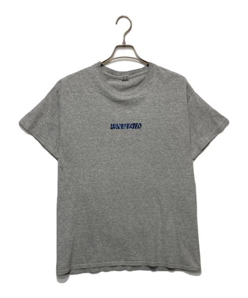 UNDEFEATED（アンディフィーテッド）UNDEFEATED (アンディフィーテッド) ロゴプリントTシャツ グレー サイズ:LARGEの古着・服飾アイテム