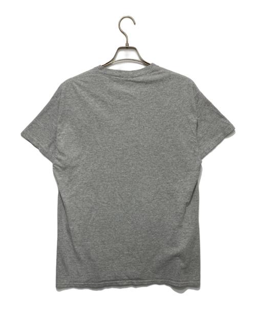 UNDEFEATED（アンディフィーテッド）UNDEFEATED (アンディフィーテッド) ロゴプリントTシャツ グレー サイズ:LARGEの古着・服飾アイテム