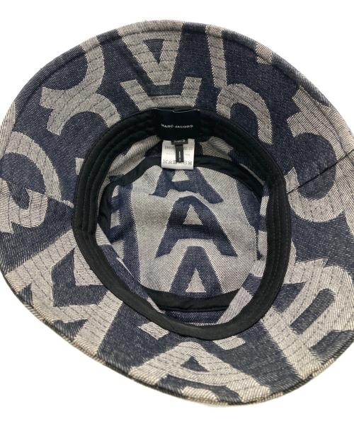 MARC JACOBS（マークジェイコブス）MARC JACOBS (マークジェイコブス) モノグラムバケットハット インディゴ サイズ:XS/Sの古着・服飾アイテム