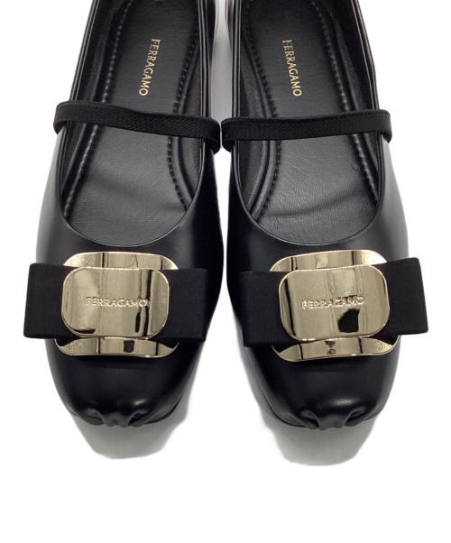 Ferragamo（フェラガモ）Ferragamo (フェラガモ) ヴァラリボンフラットパンプス ブラック サイズ:5 1/2の古着・服飾アイテム