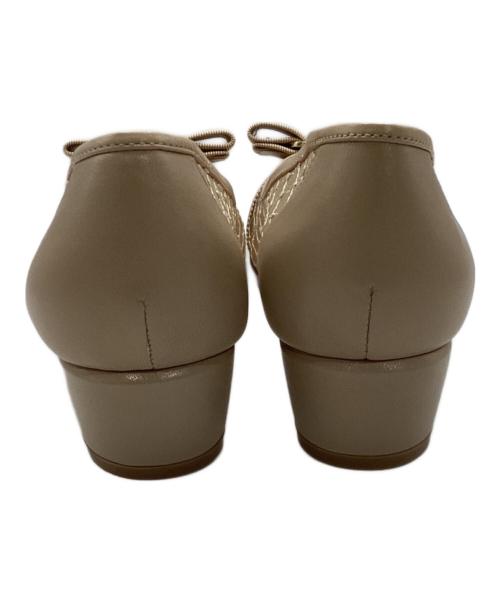 Salvatore Ferragamo（サルヴァトーレ フェラガモ）Salvatore Ferragamo (サルヴァトーレ フェラガモ) ヴァラリボンレースパンプス ベージュ サイズ:6の古着・服飾アイテム