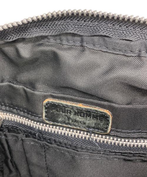 Y'SACCS+POUR HOMME（イザックプールオム）Y'SACCS+POUR HOMME (イザックプールオム) ナイロンショルダーバッグ ブラックの古着・服飾アイテム