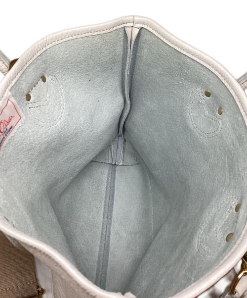 YOUNG & OLSEN The DRYGOODS STORE（ヤングアンドオルセン ザ ドライグッズストア）YOUNG & OLSEN The DRYGOODS STORE (ヤングアンドオルセン ザ ドライグッズストア) EMBOSSED LEATHER HAVERSACK ホワイト 未使用品の古着・服飾アイテム