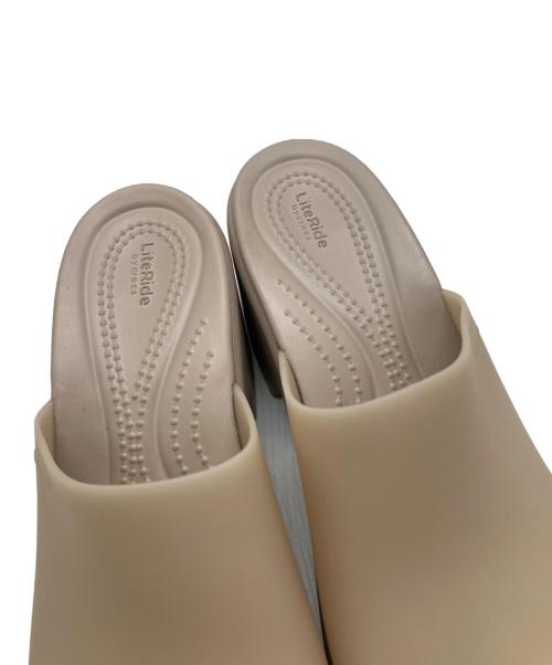 crocs（クロックス）crocs (クロックス) BROOKLYN FROSTED SLIDE HEEL ベージュ サイズ:W7の古着・服飾アイテム