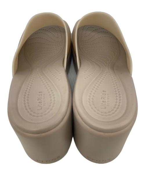 crocs（クロックス）crocs (クロックス) BROOKLYN FROSTED SLIDE HEEL ベージュ サイズ:W7の古着・服飾アイテム