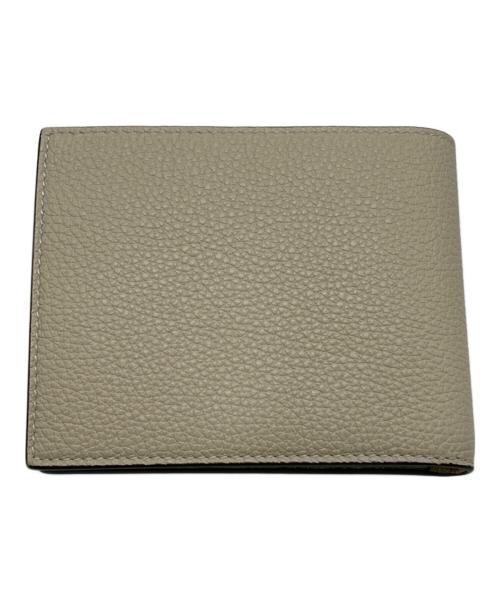 GUCCI（グッチ）GUCCI (グッチ) エンボスロゴ2つ折り財布 ベージュの古着・服飾アイテム