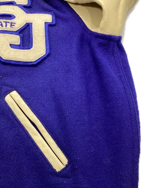 skookum（スクーカム）skookum (スクーカム) 袖レザーワッペンスタジャン ブルー×ベージュ サイズ:44の古着・服飾アイテム