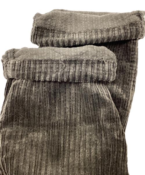 LE COLLEZIONI STRUCTURE（ル コレッツィオーニ ストラクチャー）LE COLLEZIONI STRUCTURE (ル コレッツィオーニ ストラクチャー) 太畝ツータックコーデュロイパンツ カーキ サイズ:36 Sの古着・服飾アイテム