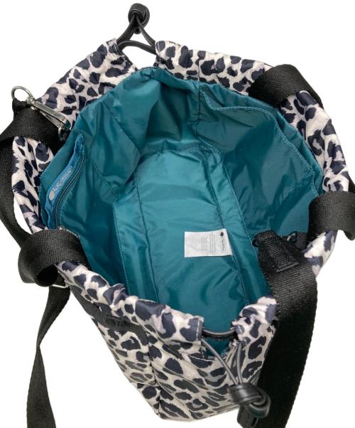 LeSportsac（レスポートサック）LeSportsac (レスポートサック) E/W CITY DRAWSTRING BAG ホワイト×ブラックの古着・服飾アイテム