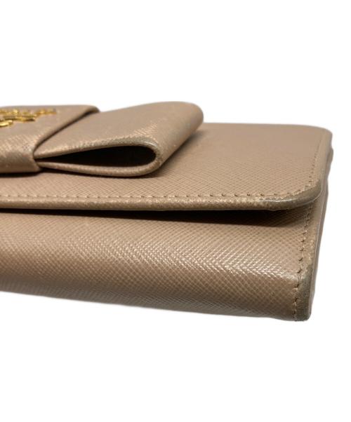 PRADA（プラダ）PRADA (プラダ) サフィアーノリボンウォレット ベージュの古着・服飾アイテム