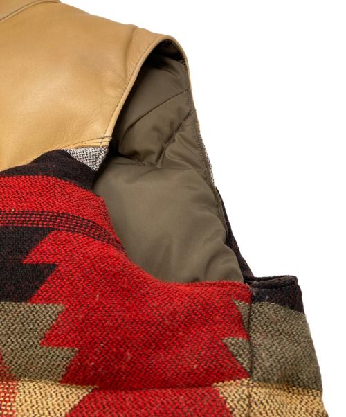 RockyMountainFeatherBed（ロッキーマウンテンフェザーベッド）RockyMountainFeatherBed (ロッキーマウンテンフェザーベッド) ネイティブ柄ダウンベスト レッド×ベージュ サイズ:38の古着・服飾アイテム