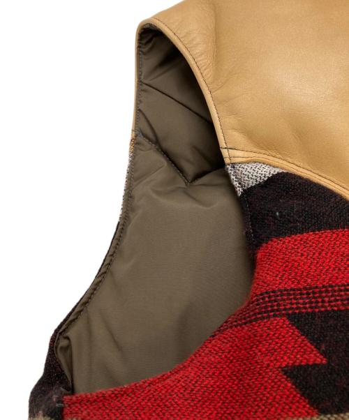 RockyMountainFeatherBed（ロッキーマウンテンフェザーベッド）RockyMountainFeatherBed (ロッキーマウンテンフェザーベッド) ネイティブ柄ダウンベスト レッド×ベージュ サイズ:38の古着・服飾アイテム