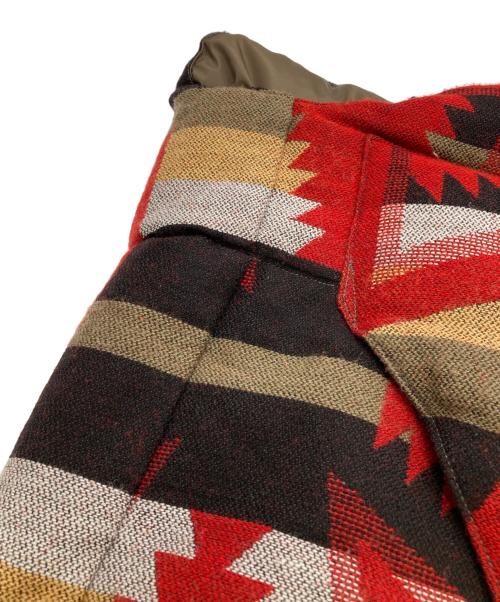 RockyMountainFeatherBed（ロッキーマウンテンフェザーベッド）RockyMountainFeatherBed (ロッキーマウンテンフェザーベッド) ネイティブ柄ダウンベスト レッド×ベージュ サイズ:38の古着・服飾アイテム