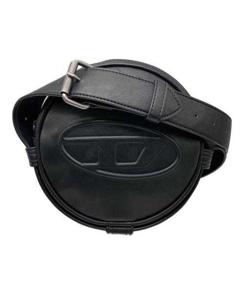 DIESEL（ディーゼル）DIESEL (ディーゼル) サークルエンボスロゴショルダーバッグ ブラックの古着・服飾アイテム