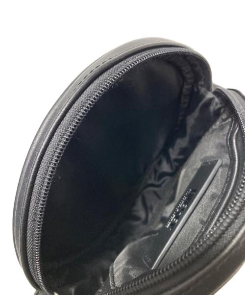 DIESEL（ディーゼル）DIESEL (ディーゼル) サークルエンボスロゴショルダーバッグ ブラックの古着・服飾アイテム