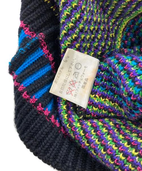 ficce YOSHIYUKI KONISHI（フィッチェ ヨシユキ コニシ）ficce YOSHIYUKI KONISHI (フィッチェ ヨシユキ コニシ) 総柄タートルネックニット ブルー×マルチカラー サイズ:ーの古着・服飾アイテム