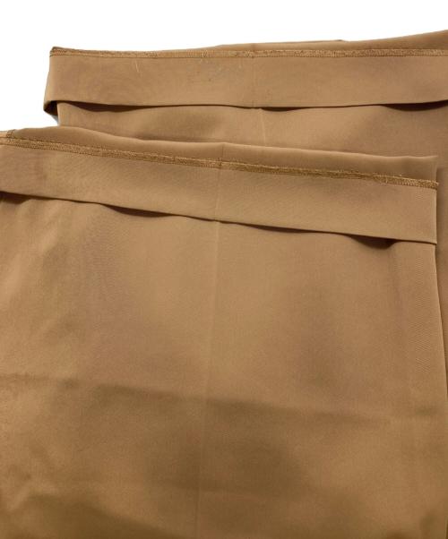 FRAY ID（フレイ アイディー）FRAY ID (フレイ アイディー) フロントタックフレアパンツ ベージュの古着・服飾アイテム