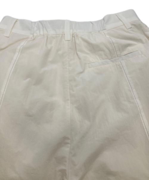 FRAY ID（フレイ アイディー）FRAY ID (フレイ アイディー) ナイロンタフタシアーカーゴパンツ ホワイトの古着・服飾アイテム