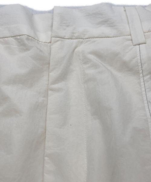 FRAY ID（フレイ アイディー）FRAY ID (フレイ アイディー) ナイロンタフタシアーカーゴパンツ ホワイトの古着・服飾アイテム