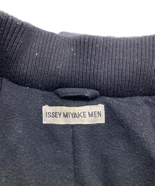 ISSEY MIYAKE MEN（イッセイミヤケメン）ISSEY MIYAKE MEN (イッセイミヤケメン) 中綿ジャケット チャコールグレー サイズ:Mの古着・服飾アイテム