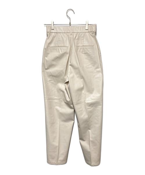 SALON adam et rope'（サロンアダムエロペ）SALON adam et rope' (サロンアダムエロペ) フェイクレザーテーパードパンツ アイボリー サイズ:Fの古着・服飾アイテム