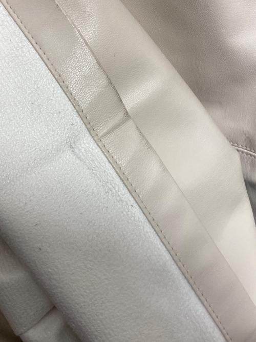 SALON adam et rope'（サロンアダムエロペ）SALON adam et rope' (サロンアダムエロペ) フェイクレザーテーパードパンツ アイボリー サイズ:Fの古着・服飾アイテム