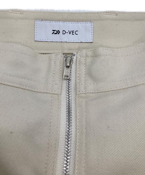 D-VEC（ディーベック）D-VEC (ディーベック) フロントジップ膝ダーツストレッチツイルパンツ ベージュ サイズ:2の古着・服飾アイテム