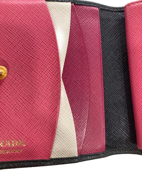 PRADA（プラダ）PRADA (プラダ) バイカラー2つ折り財布 ブラックの古着・服飾アイテム