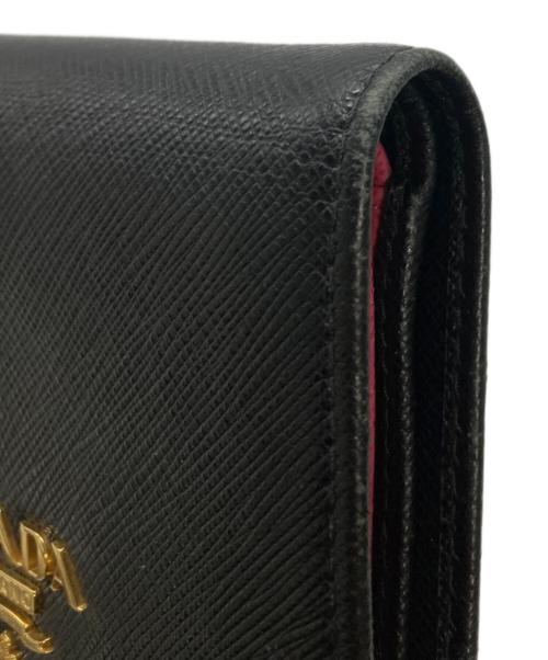 PRADA（プラダ）PRADA (プラダ) バイカラー2つ折り財布 ブラックの古着・服飾アイテム