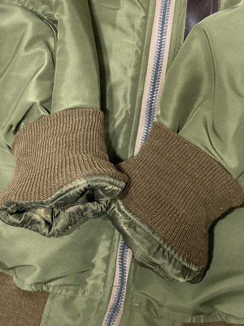 BUZZ RICKSON'S（バズリクソンズ）BUZZ RICKSON'S (バズリクソンズ) Type B-15Cフライトジャケット カーキ サイズ:44の古着・服飾アイテム