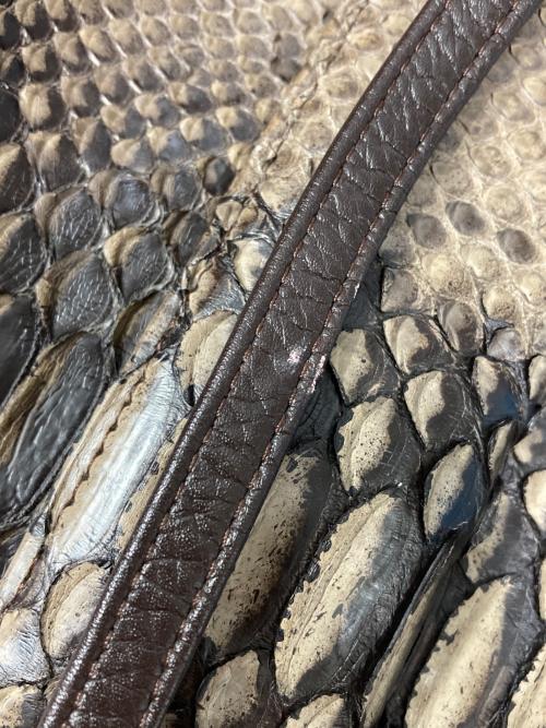 JRA（ジェーアールエー）JRA (ジェーアールエー) パイソンレザー2WAYバッグ ベージュの古着・服飾アイテム