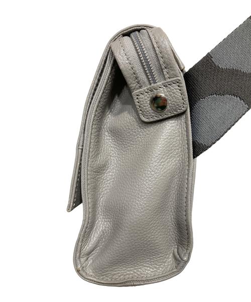 ear PAPILLONNER（イアパピヨネ）ear PAPILLONNER (イアパピヨネ) 柄ワイドテープショルダーバッグ グレーの古着・服飾アイテム