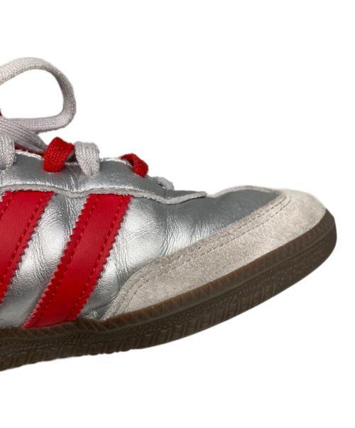 adidas（アディダス）adidas (アディダス) ローカットスニーカー シルバー×レッド サイズ:27.5cmの古着・服飾アイテム