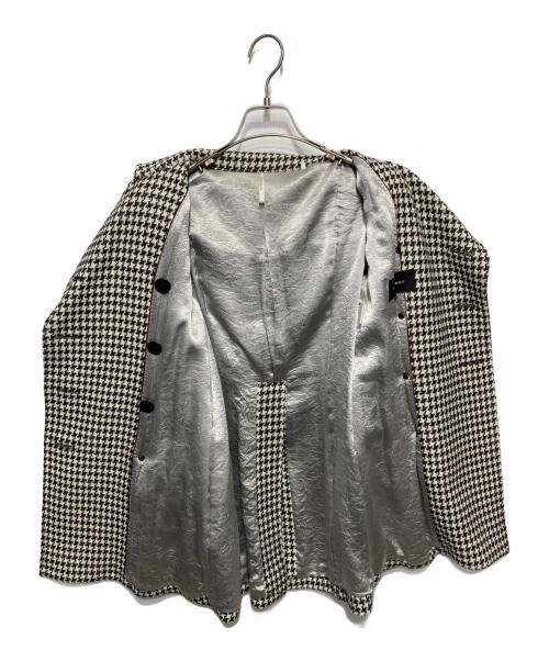 BURBERRY（バーバリー）BURBERRY (バーバリー) ショートコート ホワイト×ブラック サイズ:38の古着・服飾アイテム