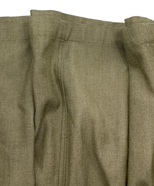 MIOSMOKEY（ミオズモーキー）MIOSMOKEY (ミオズモーキー) C/W DENIM APRON DR：ワンピース カーキ サイズ:36の古着・服飾アイテム