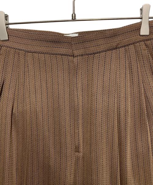 6(ROKU) BEAUTY&YOUTH（ロク ビューティーアンドユース）6(ROKU) BEAUTY&YOUTH (ロク ビューティーアンドユース) STRIPE TUCK PANTS/パンツ ブラウン サイズ:36の古着・服飾アイテム
