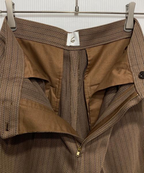 6(ROKU) BEAUTY&YOUTH（ロク ビューティーアンドユース）6(ROKU) BEAUTY&YOUTH (ロク ビューティーアンドユース) STRIPE TUCK PANTS/パンツ ブラウン サイズ:36の古着・服飾アイテム