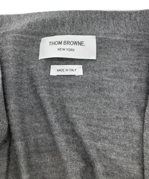 Thom Browne（トムブラウン）Thom Browne (トムブラウン) ファインメリノウール 4-BAR クラシックカーディガン グレー サイズ:2の古着・服飾アイテム