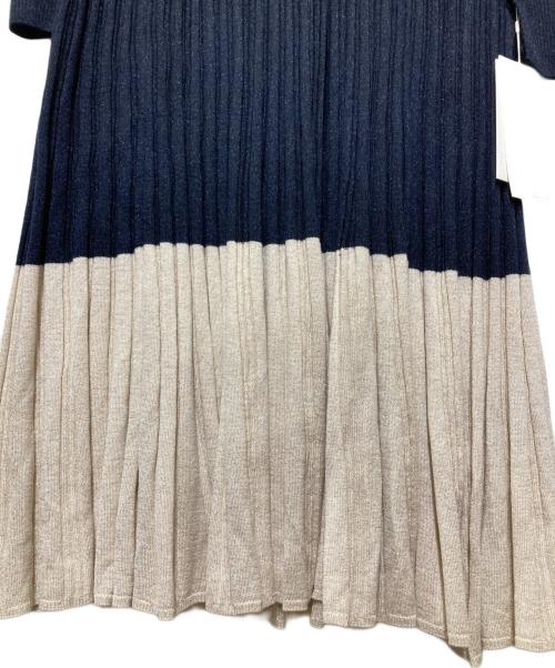 Mila Owen（ミラオーウェン）Mila Owen (ミラオーウェン) タートルネックロングリブニットワンピース ネイビー×ベージュ サイズ:1の古着・服飾アイテム