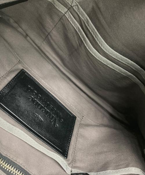Vivienne Westwood（ヴィヴィアンウエストウッド）Vivienne Westwood (ヴィヴィアンウエストウッド) オーブ型押しクラッチバッグ ブラックの古着・服飾アイテム
