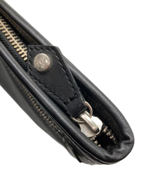 Vivienne Westwood（ヴィヴィアンウエストウッド）Vivienne Westwood (ヴィヴィアンウエストウッド) オーブ型押しクラッチバッグ ブラックの古着・服飾アイテム