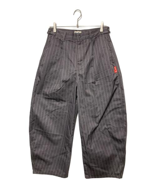 9090（9090）9090 (9090) Stripe Tuck Buggy Pants/ストライプ  タック バギー パンツ グレー サイズ:Ｍの古着・服飾アイテム