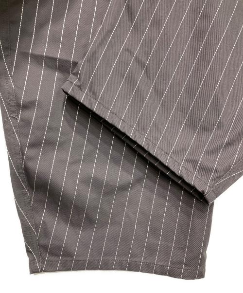 9090（9090）9090 (9090) Stripe Tuck Buggy Pants/ストライプ  タック バギー パンツ グレー サイズ:Ｍの古着・服飾アイテム