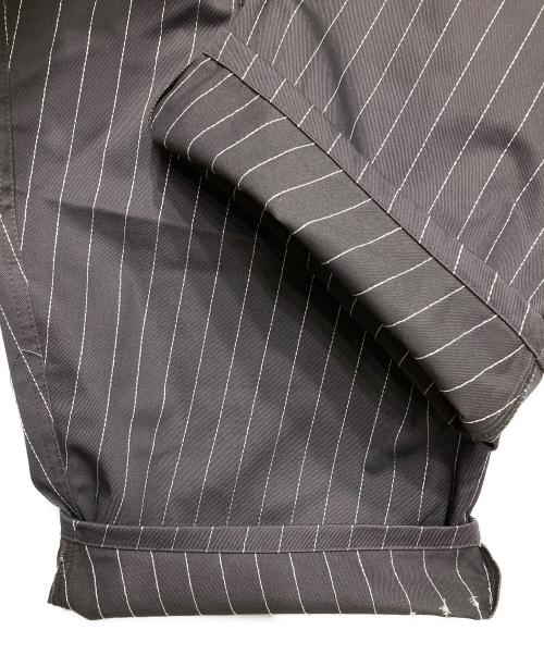 9090（9090）9090 (9090) Stripe Tuck Buggy Pants/ストライプ  タック バギー パンツ グレー サイズ:Ｍの古着・服飾アイテム