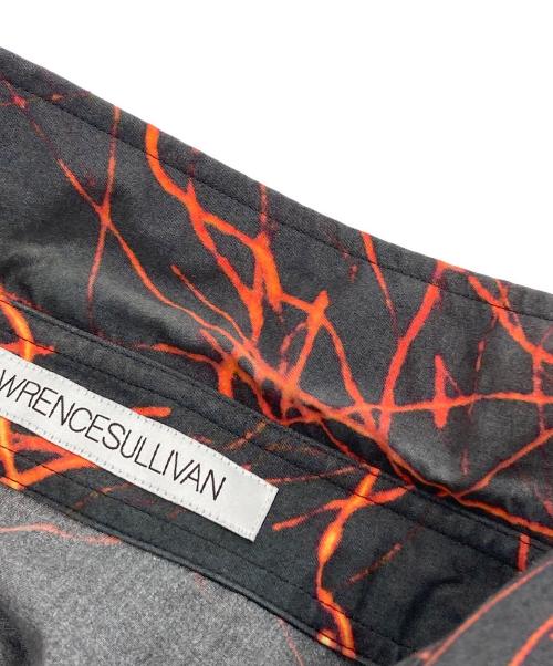 JOHN LAWRENCE SULLIVAN（ジョン ローレンス サリバン）JOHN LAWRENCE SULLIVAN (ジョン ローレンス サリバン) コリーブラウンコラボ ロングスリーブシャツ グレー サイズ:46の古着・服飾アイテム