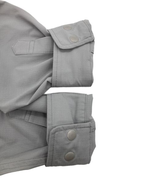 CMF OUTDOOR GARMENT（コンフィーアウトドアガーメント）CMF OUTDOOR GARMENT (コンフィーアウトドアガーメント) ガイドウォーターシャツ グレー サイズ:M 未使用品の古着・服飾アイテム
