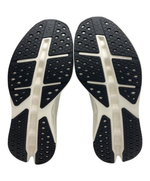 on（オン）On (オン) クラウドサーファーマックス ホワイト サイズ:26.5の古着・服飾アイテム