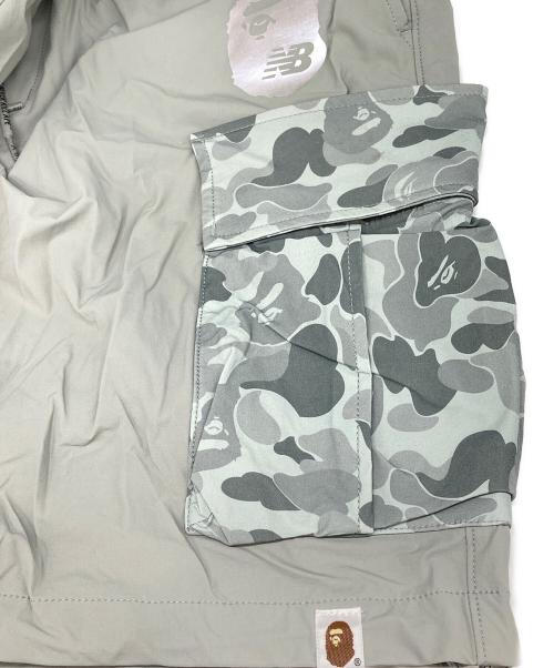A BATHING APE（ア ベイシング エイプ）A BATHING APE (ア ベイシング エイプ) NEW BALANCE (ニューバランス) BAPE X NEW BALANCE SHORTS/ベイプ・クロス・ニューバランス・ショーツ/ナイロンパンツ ライトグレー サイズ:Lの古着・服飾アイテム